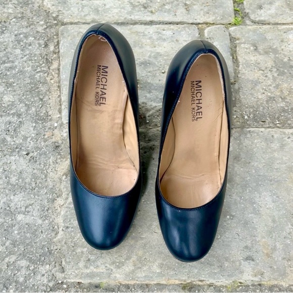 Michael Kors Black Heels Size 5 1/2 M - Picture 2 of 4
